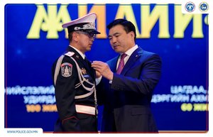 Алба хаагчдад цол, шагнал олголоо